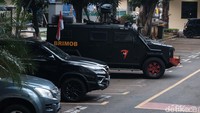 Diduga kedatangan personel Brimob ini berkaitan dengan penanganan kasus tewasnya Brigadir Yoshua Hutabarat alias Brigadir J. 