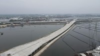 Tol Semarang-Demak terintegrasi dengan tanggul laut Kota Semarang. Foto: Dok. PT Wijaya Karya (Persero) Tbk
