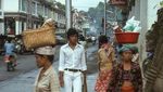 10 Potret Nostalgia Penjual Makanan Keliling, Ada Es Limun dan Es Termos