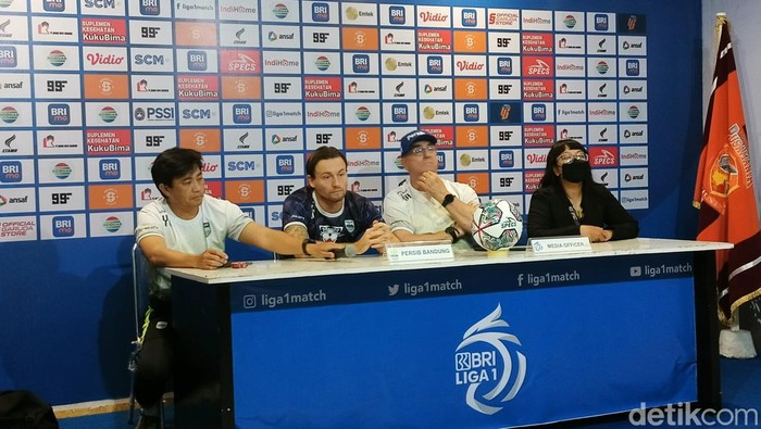 Persib Bandung prescon sebelum menghadapi Borneo FC di Liga 1
