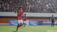 Indonesia U-16 keluar sebagai juara grup A, mengumpulkan 9 poin dengan tidak pernah kalah sepanjang penyisihan grup Piala AFF U-16 2022.  Foto: Pius Erlangga/detikJateng