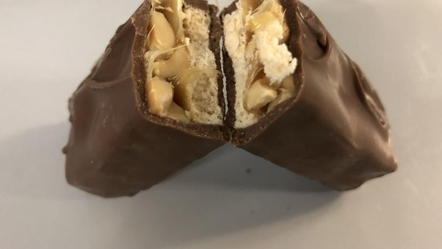 Potongan cokelat Snickers