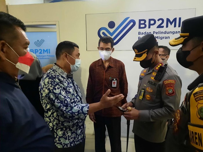 Proses pemulangan 12 WNI dari Kamboja.