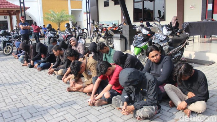 Puluhan pesilat anggota perguruan silat tertentu diamankan polisi Jombang, 6 di antaranya ditetapkan tersangka sejumlah pidana.
