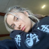 Tampaknya banyak orang yang tidak ragu mengeluarkan banyak uang untuk membeli barang bekas dari tubuhnya. Wanita yang dengan bangga menyebut dirinya sebagai Professional Goddess itu mengklaim bisa menghasilkan $5.000 (Rp 74 jutaan) hingga $10.000 (Rp 148 jutaan) per bulan.Foto: Instagram Rebekka Blue