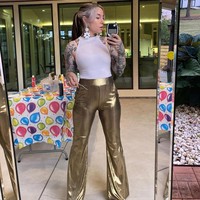 Bisnisnya itu berawal ketika Rebekka Blue dikenal sebagai dancer yang punya banyak follower di media sosial. Suatu hari ia sukses menjual baju untuk menari stripping dengan harga $20 atau Rp 297 ribuan. Sejak saat itu, ia melihat jika potensi untuk menjual hal-hal lain.Foto: Instagram Rebekka Blue