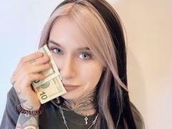 Potret Wanita yang Jadi Miliuner dari Jual Bulu Ketiak Hingga Alat KB Bekas