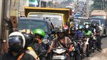 Sabar... Jalan RE Martadinata Ciputat Macet dari Simpang Gaplek