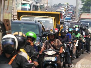 Sabar... Jalan RE Martadinata Ciputat Macet dari Simpang Gaplek