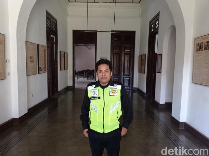 Saepudin, sekuriti Gedung Indonesia Menggugat.