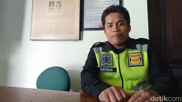 Saepudin, sekuriti Gedung Indonesia Menggugat.