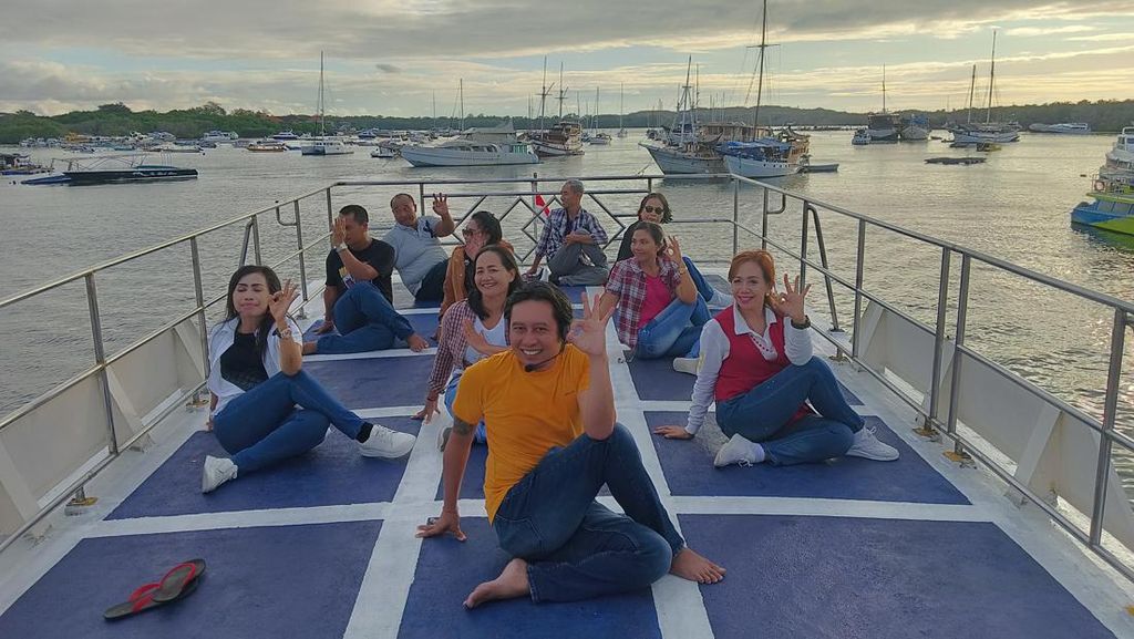 Menikmati Wisata Healing Sambil Sunsetan di Atas Kapal Pesiar Bali