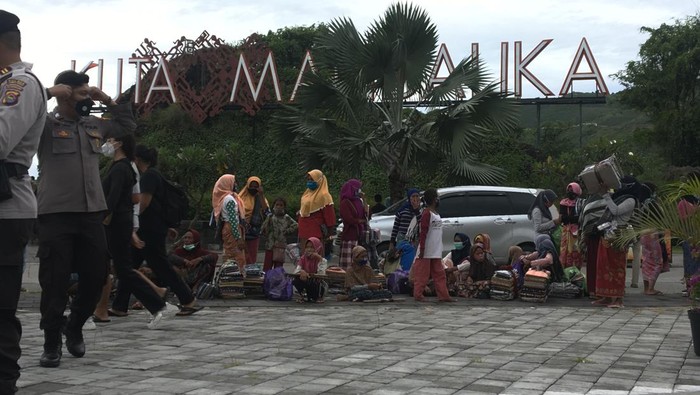Suasana Pantai Kuta Mandalika - Puluhan pedagang asongan di area KEK Mandalika akan dibina Pemerintah Kabupaten Lombok Tengah selama satu bulan penuh jelang helatan WSBK 2022.