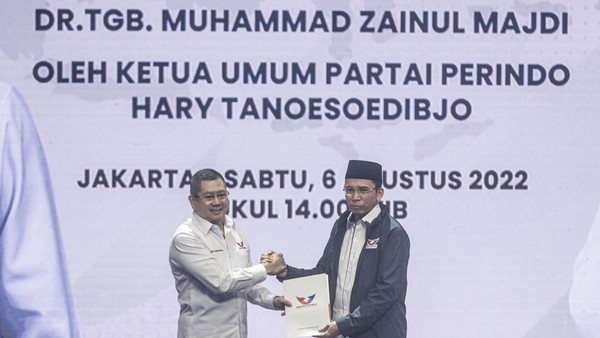 Momen TGB Zainul Majdi Dilantik Jadi Ketua Harian Perindo