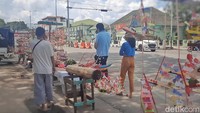 Salah seorang warga, Husnaini mengatakan dirinya sangat antusias dengan adanya tradisi unik seperti ini. Dia mengaku pemandangan seperti sudah tidak asing setiap tahunnya menjelang HUT RI.