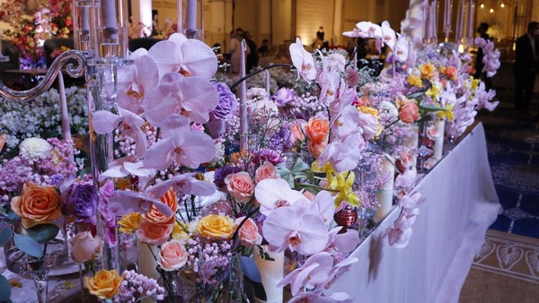 Acara Wedding Open House ini telah dirancang dengan sebaik mungkin lengkap dengan dekorasi wedding di The Opus Grand Ballroom agar saat tamu datang sudah dapat merasakan suasana wedding baik yang bertema utama Tradisional Indonesia maupun yang bertema International. Tersedia juga beberapa booth dari para rekanandi acara ini dan semuanya menyediakan paket-paket yang disiapkan secara khusus hanya untuk acara Wedding Open House ini. Acara Wedding Open House ini telah dirancang dengan sebaik mungkin lengkap dengan dekorasi wedding di The Opus Grand Ballroom agar saat tamu datang sudah dapat merasakan suasana wedding baik yang bertema utama Tradisional Indonesia maupun yang bertema International. Tersedia juga beberapa booth dari para rekanandi acara ini dan semuanya menyediakan paket-paket yang disiapkan secara khusus hanya untuk acara Wedding Open House ini.Â