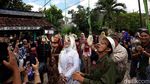 Unik! Nikah Bareng di Jogja, Pengantin Lomba Makan Kerupuk-Mahar Buku Sejarah