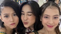 Asik asik supriseee, tulisnya pada caption foto yang diunggah di Instgaram. Foto: (dok. Instagram @zaraadhsty)