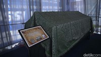 Sedikitnya ada 10 artefak yang dipamerkan dalam pameran tersebut, yang mayoritas merupakan barang yang biasa dikenakan oleh Nabi dan para sahabatnya sehari-hari.