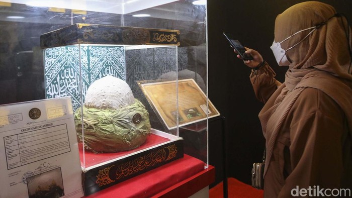 Pameran artefak Nabi Muhammad SAW dan sahabat nabi di Museum Bekasi, Tambun Selatan. Pameran ini disambut antusias warga.