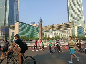 Antusiasme Warga Berolahraga di CFD Bundaran HI Pagi Ini