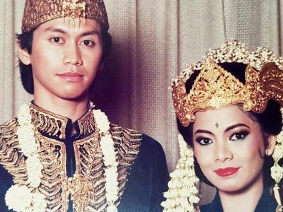 8 Foto Lawas Pernikahan Artis Indonesia, Uya Kuya Pakai Konsep Cinderella