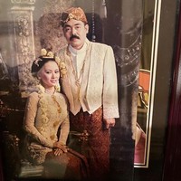 Meskipun terpaut 13 tahun, Inul Daratista dan suaminya Adam Suseno membina rumah tangga yang harmonis sejak menikah pada 1995. Pasangan itu kompak membuat konten video yang menghibur di media sosial. Foto: Instagram