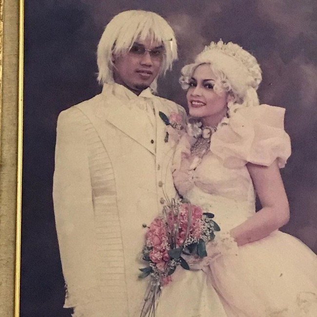 Beda dari yang lain, Uya Kuya dan Astrid mengusung konsep Cinderella saat menggelar pernikahan pada 17 Mei 2003. Sang putri Cinta Kuya juga membagikan foto-foto pernikahan keduanya di TikTok. Foto: Instagram