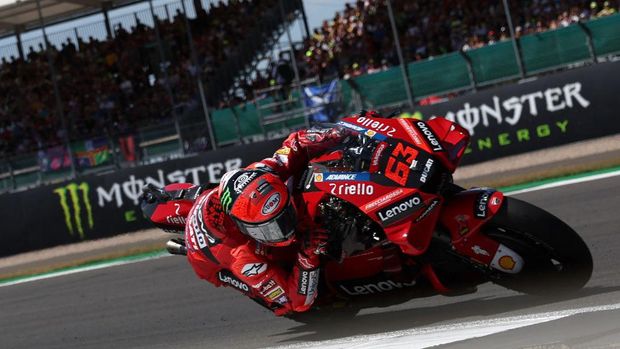 Ducati Lenovo's Italian rider Francesco Bagnaia leads during the MotoGP race of the British Grand Prix at Silverstone circuit in Northamptonshire, central England, on August 7, 2022. (Photo by Adrian DENNIS / AFP) (Photo by ADRIAN DENNIS/AFP via Getty Images)