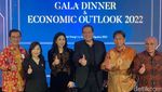 Gala Dinner dan Economic Outlook 2022 di Surabaya