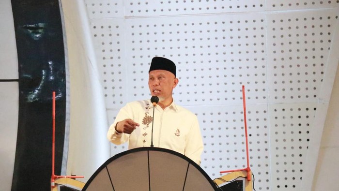 Gubernur Sumatera Barat Mahyeldi