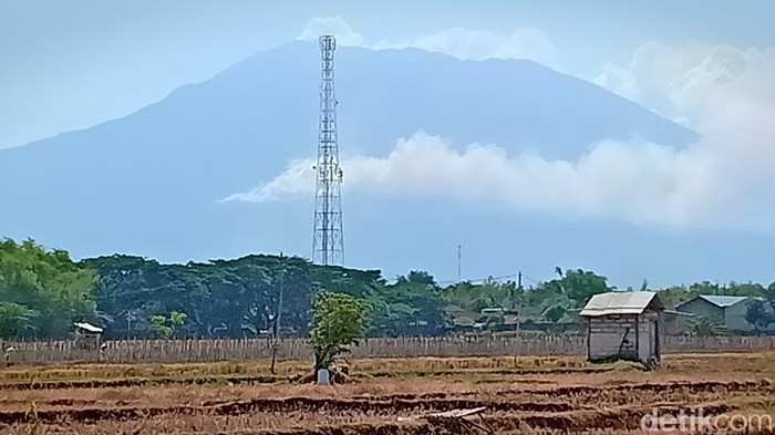 Lebih dari 1.600 hektare hutan di Gunung Lawu rawan kebakaran. Perhutani Kawasan Pemangkuan Hutan (KPH) Lawu Ds menyiapkan satgas pencegahan dini kebakaran hutan.