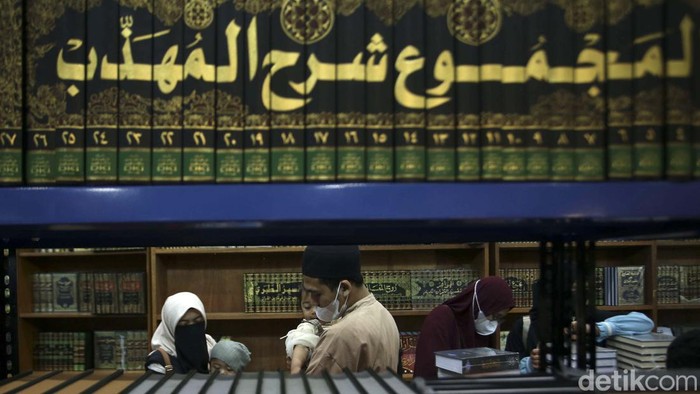 Hari ini merupakan hari terakhir pameran buku Islamic Book Fair di Jakarta Convention Center (JCC), Jakarta, Minggu (7/8/2022). Begini suasananya.
