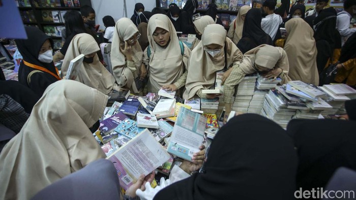 Hari ini merupakan hari terakhir pameran buku Islamic Book Fair di Jakarta Convention Center (JCC), Jakarta, Minggu (7/8/2022). Begini suasananya.