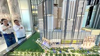 Direktur Pakuwon Group Ivy Wong  dan Presiden Direktur Pakuwon Group Alexander Stefanus Ridwan usai signing ceremony di Marketing Gallery Pakuwon Residence Bekasi yang menawarkan konsep one-stop-living.