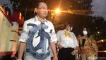 Momen Istri Ferdy Sambo Tampil Perdana di Publik Saat Datangi Mako Brimob