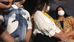 Momen Istri Ferdy Sambo Tampil Perdana di Publik Saat Datangi Mako Brimob