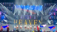Konser Heaven juga menjadi ajang reuni member generasi pertama hingga 10. Foto: (dok. Twitter @officialJKT48)