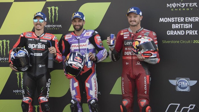 NORTHAMPTON, ENGLAND - AUGUST 06: (L-R) Maverick Vinales of Spain and Aprilia Racing,  Johann Zarco of France and Pramac Racing and  Jack Miller of Australia and Ducati Lenovo Team pose at the end of the MotoGP qualifying practice during the MotoGP of Great Britain - Qualifying at Silverstone Circuit on August 06, 2022 in Northampton, England. (Photo by Mirco Lazzari gp/Getty Images)