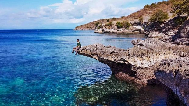 Keindahan sisi lain di Pantai Pink Lombok Timur yang memanjakan mata. Keindahan sisi lain di Pantai Pink Lombok Timur yang memanjakan mata.