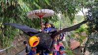 Kesenian ini bisanya digelar oleh warga yang anak laki-lakinya sudah disunat.