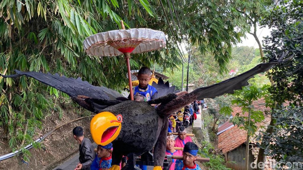 Seni Benjang, Arak-arakan Tradisi Sunatan di Bandung