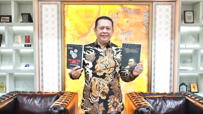Ketua MPR RI Bambang Soesatyo akan meluncurkan dua buku terbaru, yakni Indonesia Era Disrupsi dan Melawan Radikalisme dan Demoralisasi Bangsa.
