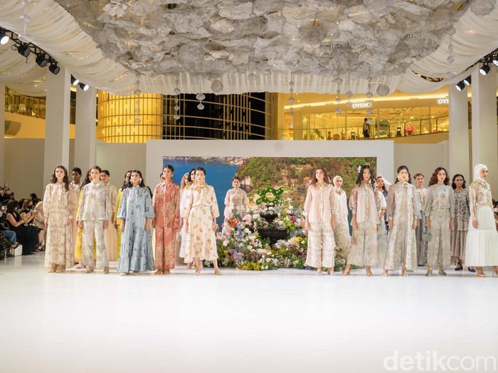 Klamby Selayar Series fashion show di Main Atrium, Senayan City Mall, Jakarta.