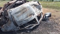 Yang pasti, akibat dari kejadian tersebut, empat orang penumpang dalam mobil dinyatakan meninggal dunia. Mereka merupakan warga Brebes, Jawa Tengah.