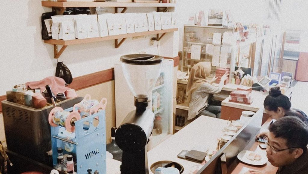Kopi Trikuto, Kedai Kopi Vintage yang Hits di Jalan Cihapit