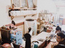 Kopi Trikuto, Kedai Kopi Vintage yang Hits di Jalan Cihapit