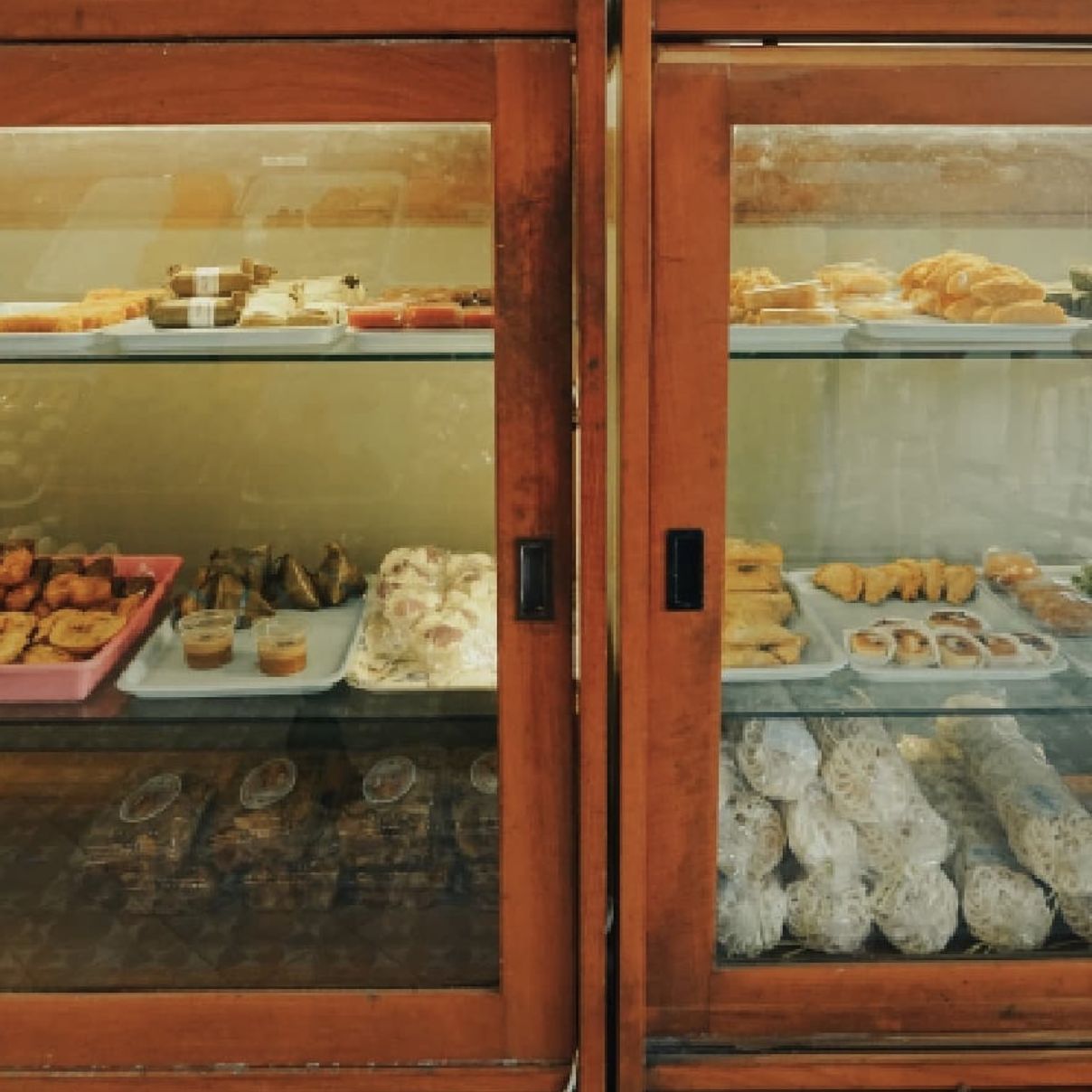 Kopi Trikuto, Kedai Kopi Vintage yang Hits di Jalan Cihapit