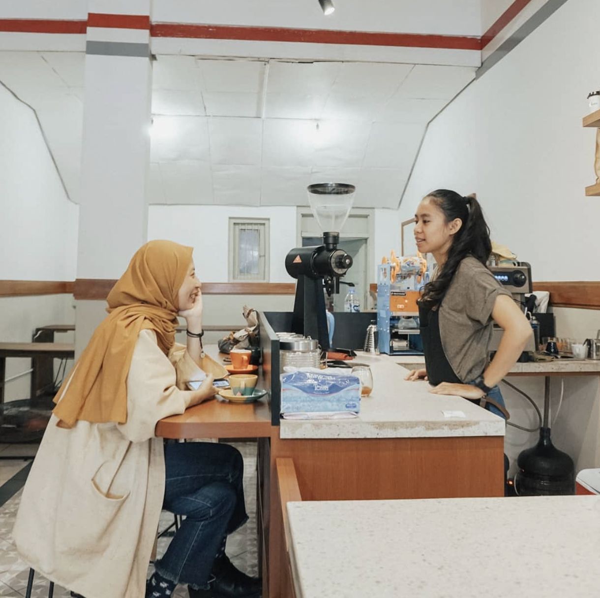 Kopi Trikuto, Kedai Kopi Vintage yang Hits di Jalan Cihapit