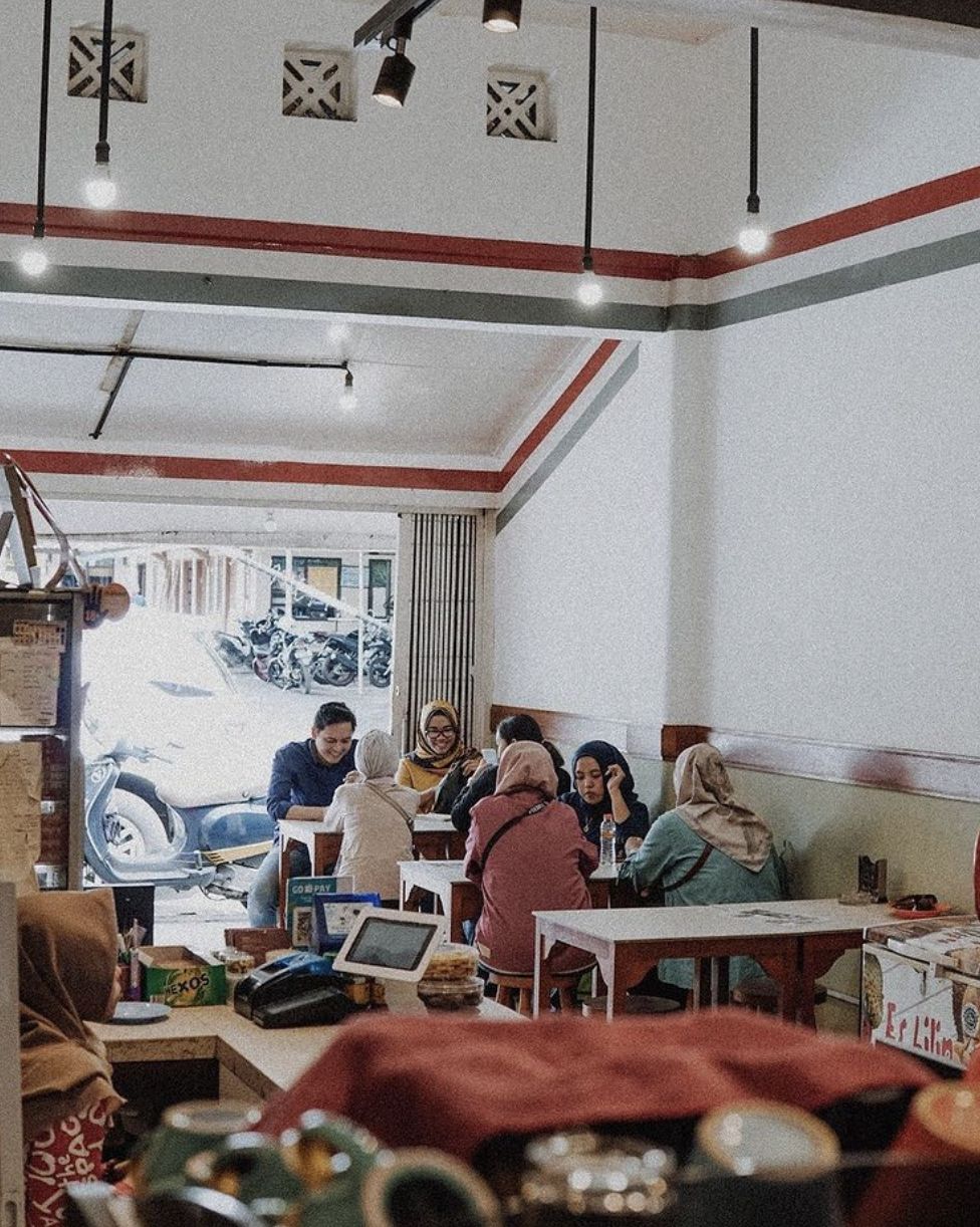 Kopi Trikuto, Kedai Kopi Vintage yang Hits di Jalan Cihapit
